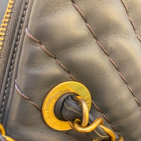 Like new! Vintage Chanel Navy chevron - Picture 9 of 16